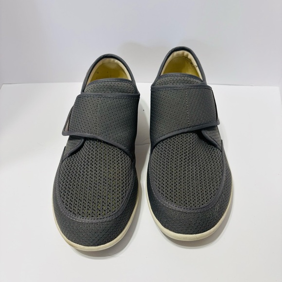 Youyun Diabetic Edema
Visit >
Shoes Men's Size 12 - Picture 3 of 7